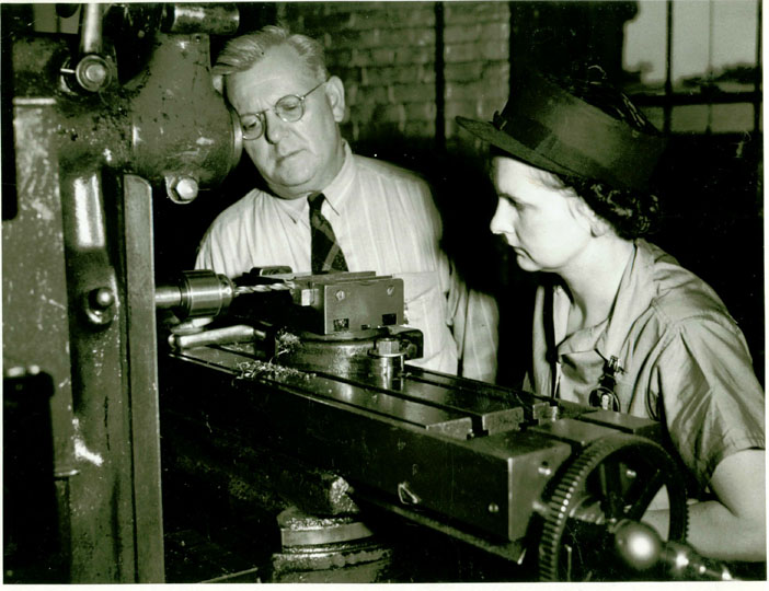 Woman worker training to use the milling machine